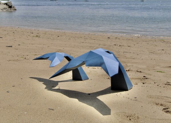 2 queues de baleines en papier – Image 2